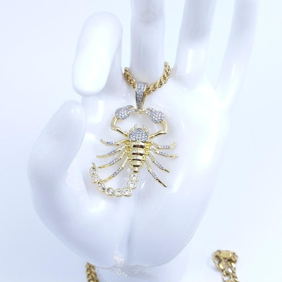 Icy Scorpion Pending + 20" Cuban Chain - Picture 4 of 8